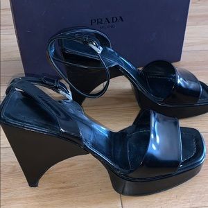 PRADA‼️ SPAZZOLATO NERO STRAPPED HEELS. Rare find